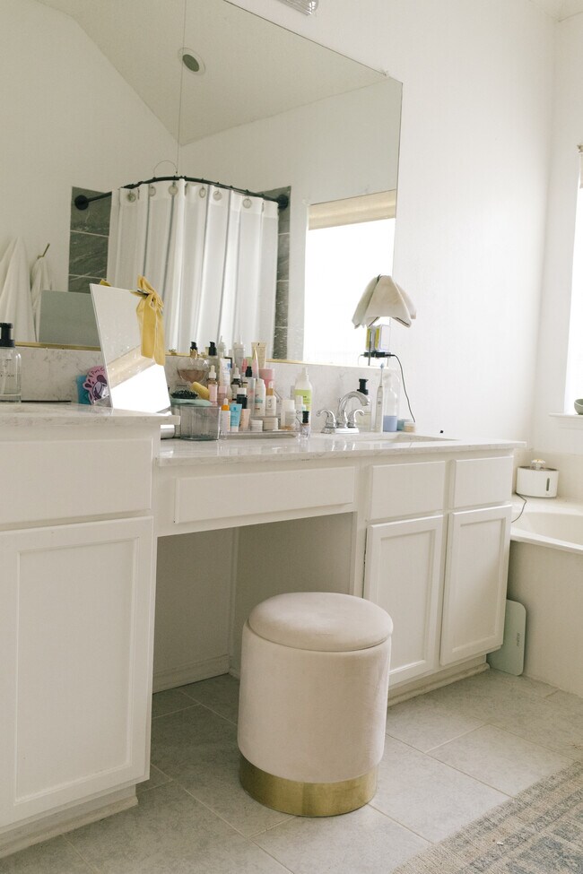 Building Photo - 4812 Buckskin Dr