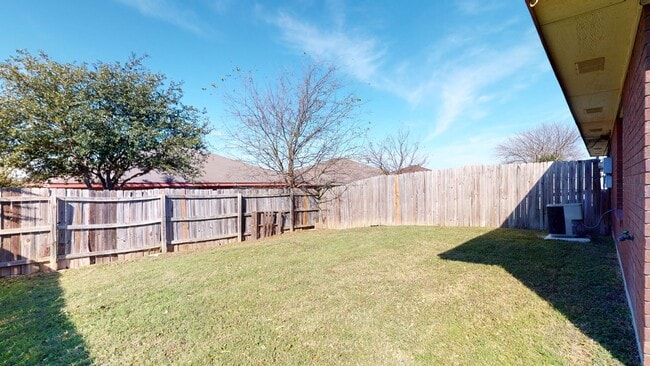 Building Photo - Memorial Day Special, 2 WEEKS FREE RENT!!!!