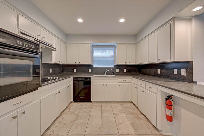 Building Photo - 5734 Spellman Rd