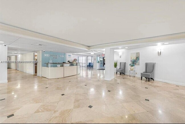 Building Photo - 1000 Parkview Dr