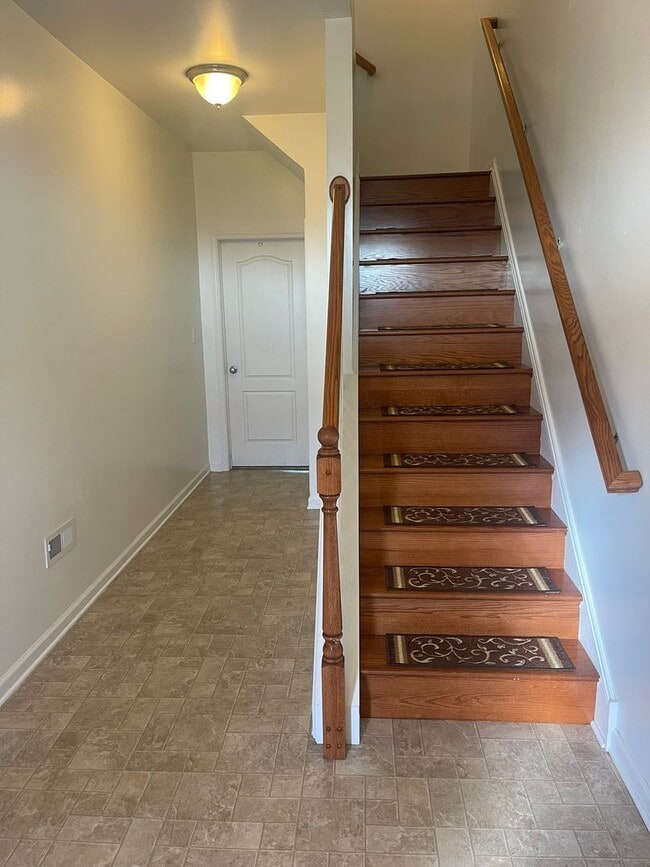 Building Photo - 3 bedroom 2 1/2 bath Townhouse in Bayberry