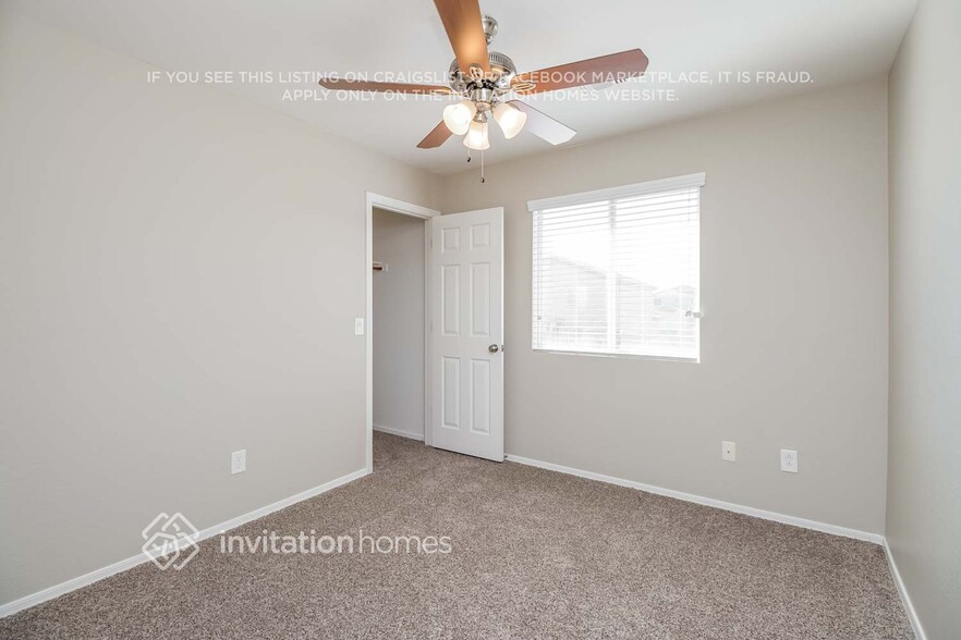 Building Photo - 1429 E Rosebud Dr