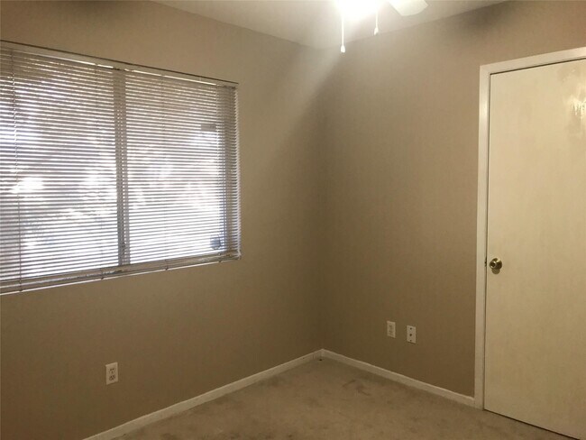 Building Photo - 2403 Chimneystone Cir