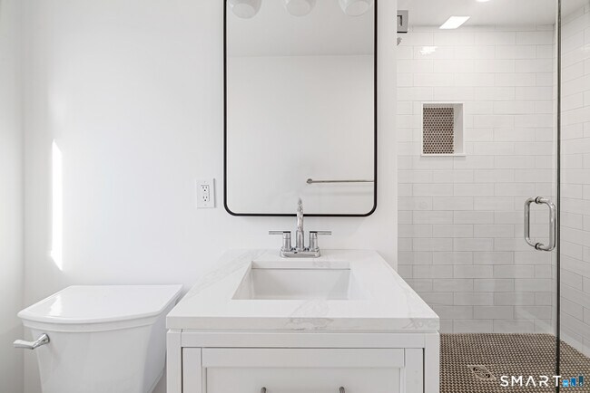 Building Photo - 141 Colony Ave