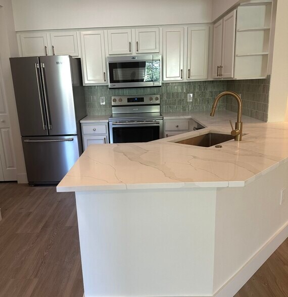 Building Photo - 9849 Baywinds Dr