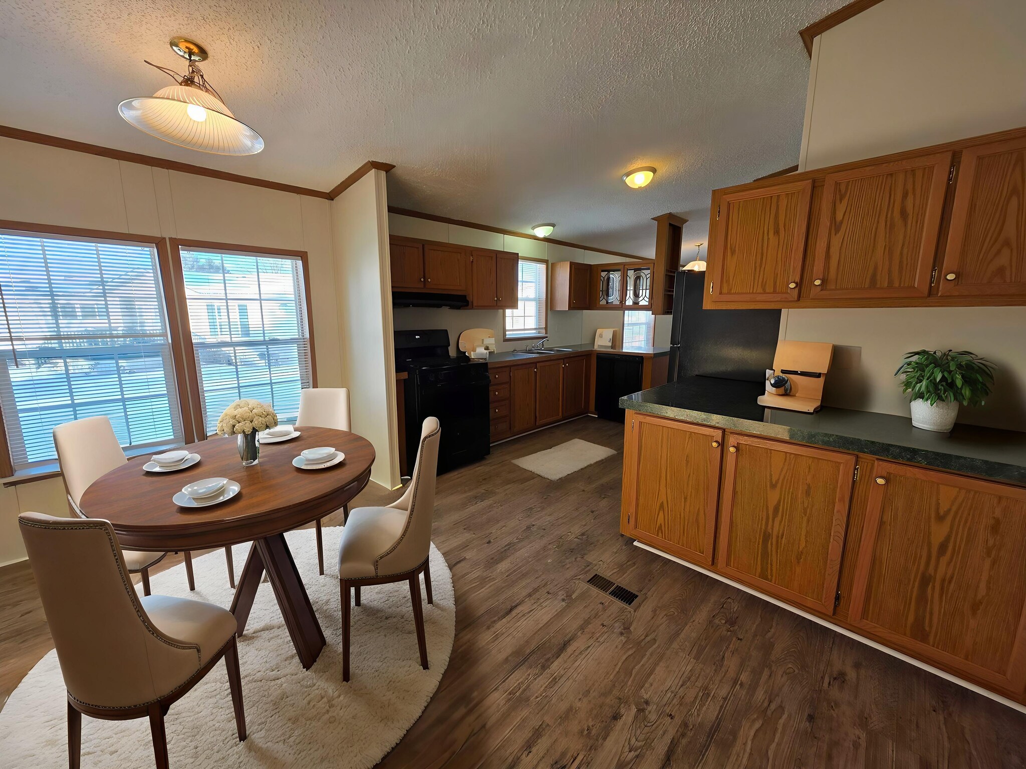 Building Photo - 4421 Beechwood St