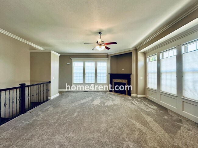 Building Photo - Main Level Primary Bedroom, Updated Kitche...