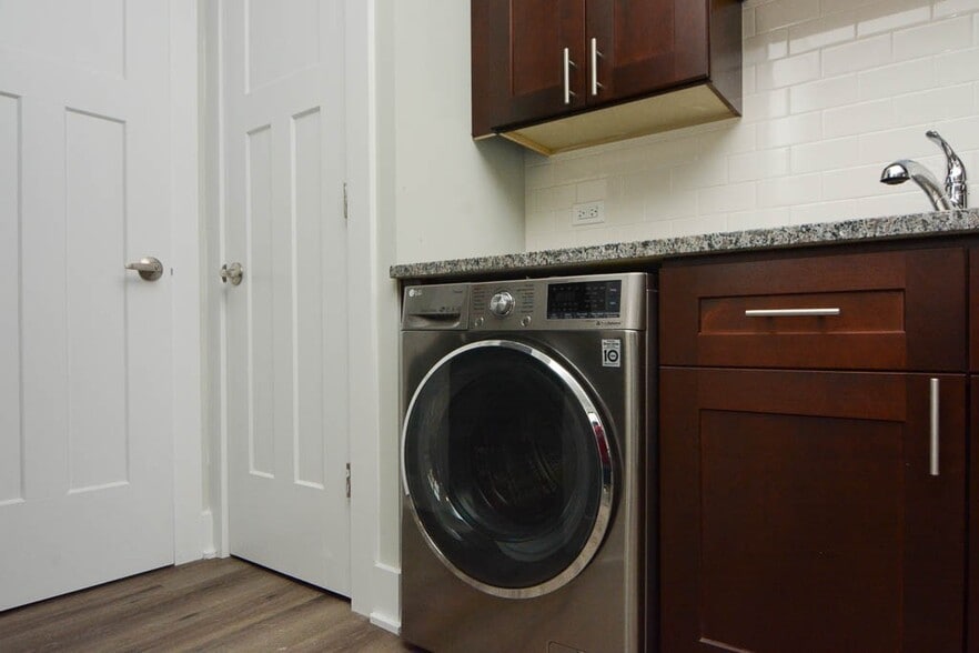 Building Photo - 730 St Johns Ave