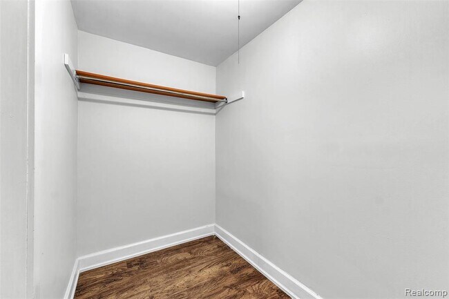 Building Photo - 8165 Leonard Dr