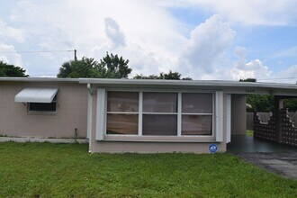 Building Photo - Fully Furnished Seasonal Unit in Jensen Beach Florida