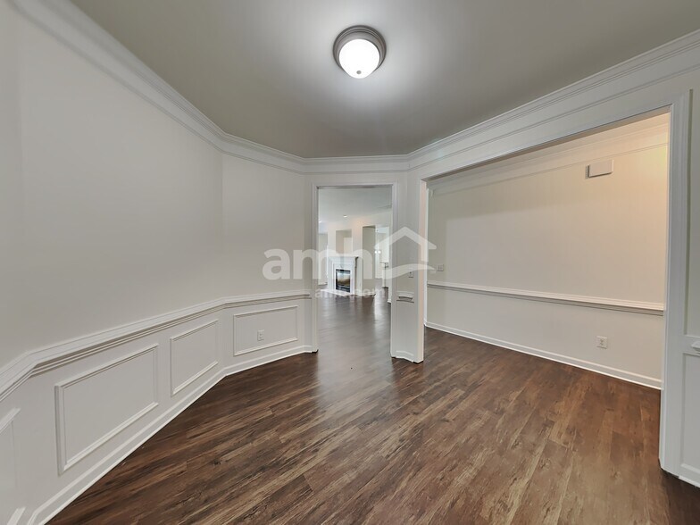 Building Photo - 13520 Planters Row Dr