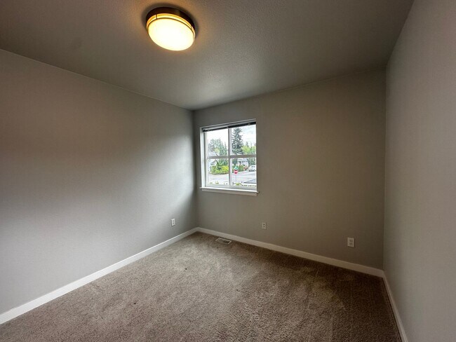 Building Photo - 4324 Hoyt Ave