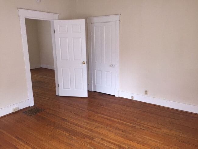 Building Photo - 3 Bed 2 Bath House Columbia College