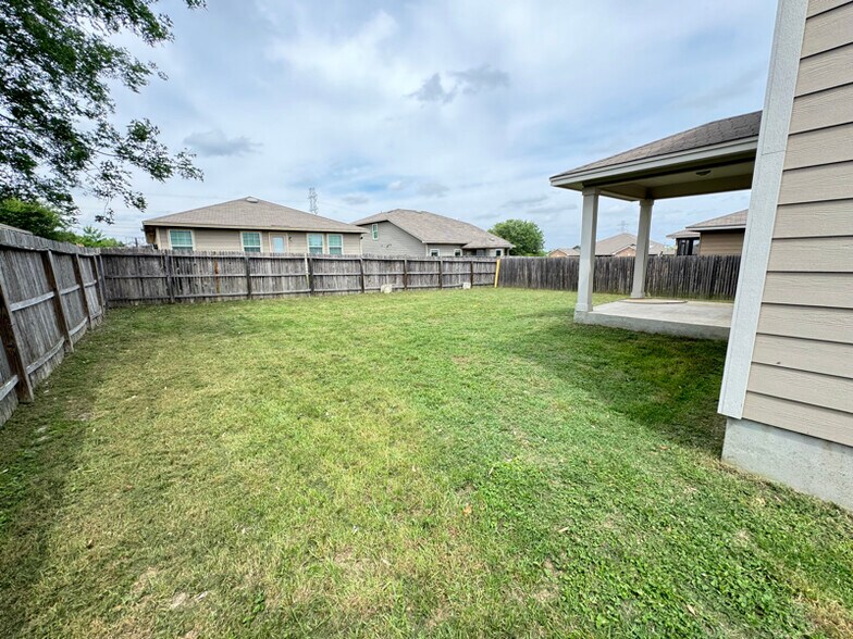 Building Photo - 1411 Dry Eagle