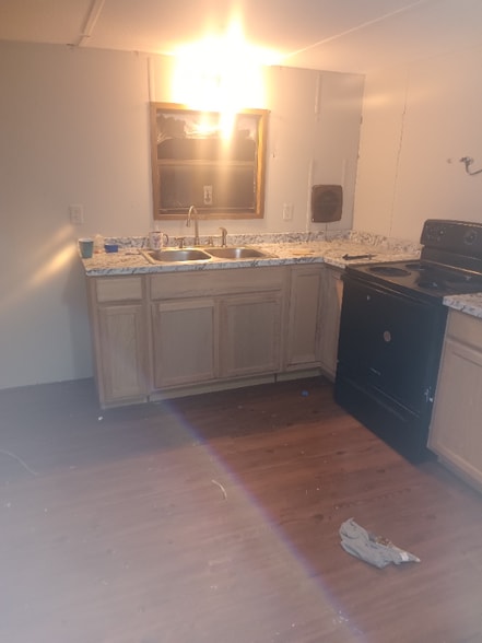 Building Photo - 305 Dowtin Ln