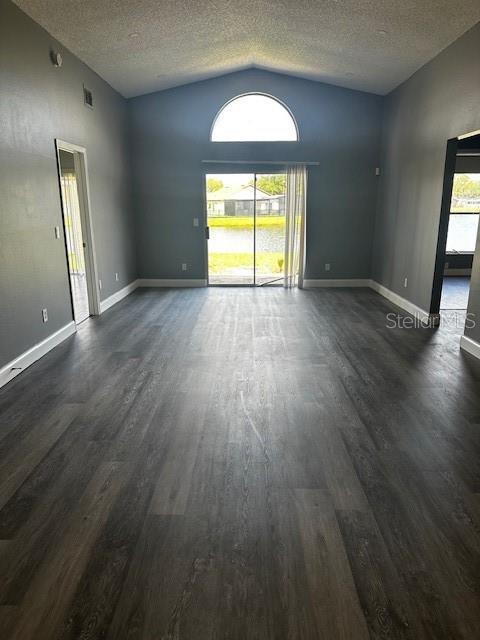 Building Photo - 3039 Stillwater Dr