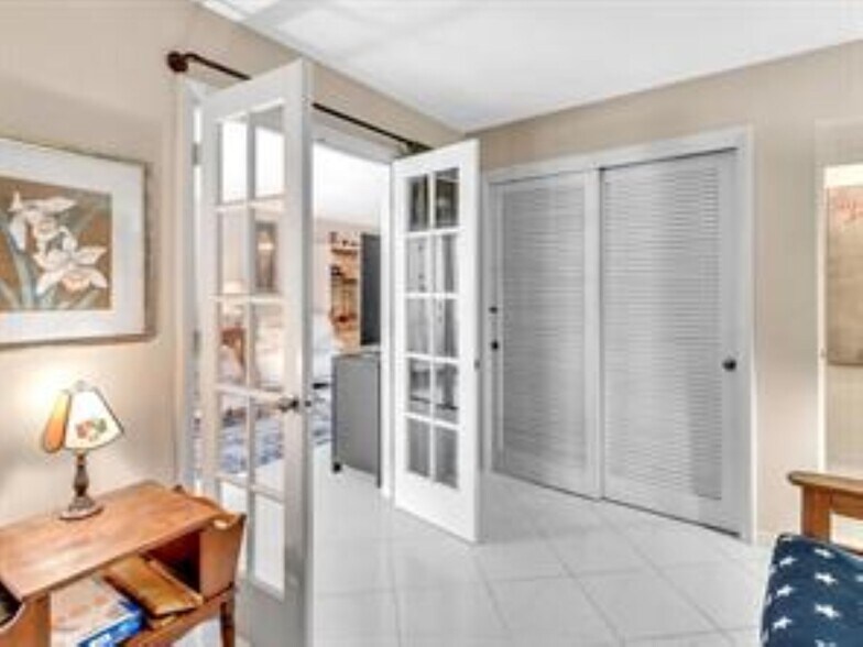 Building Photo - 3020 NE 16th Ave