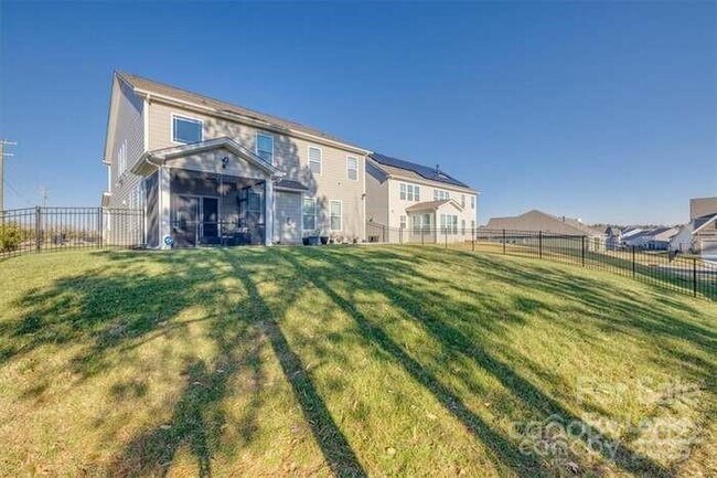 Building Photo - 6299 Artigas Dr