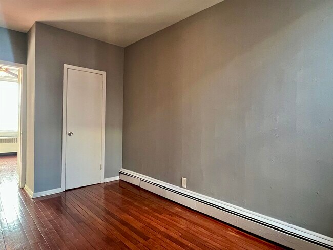 Building Photo - 80 Paterson St