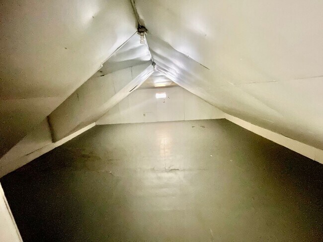 Building Photo - Coraopolis 3 Bedroom, 2 Bath House with De...