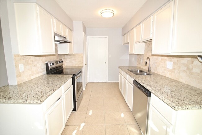 Building Photo - 2126 Highland Hills Dr