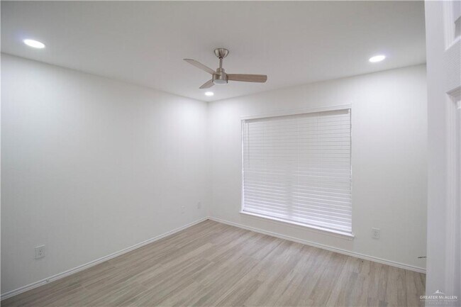 Building Photo - 18 Umbrellabird Ave