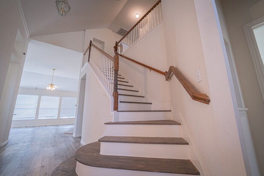 Building Photo - 4522 Oak Shores Dr