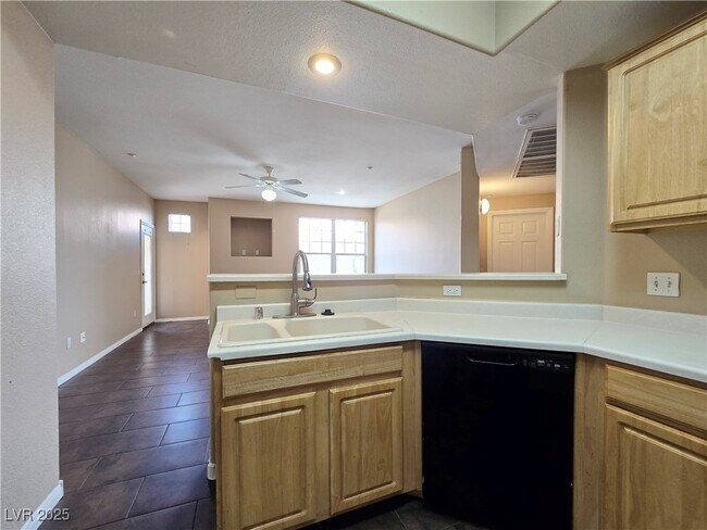 Building Photo - 5855 Valley Dr
