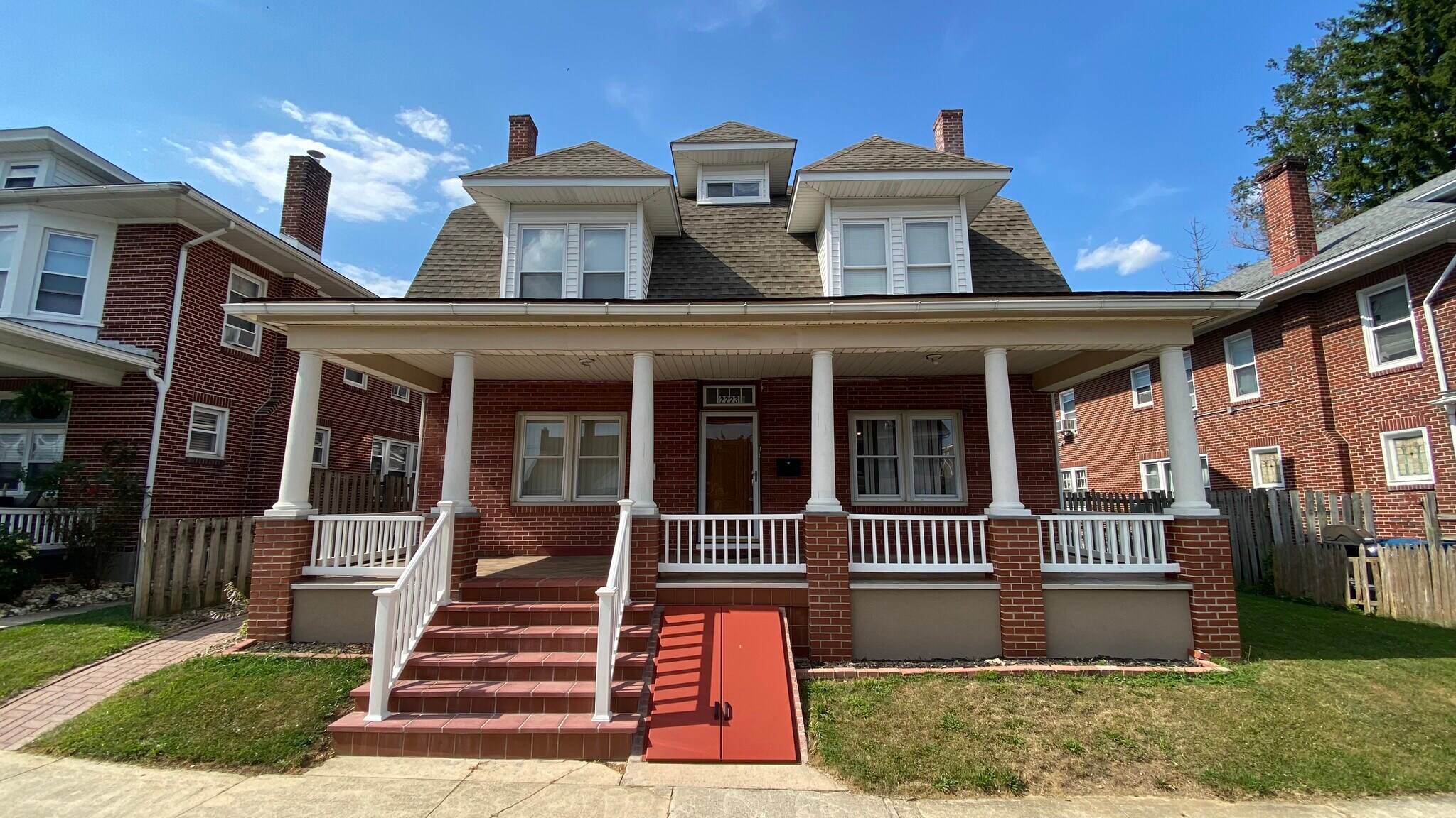 Building Photo - 2223 Noble St