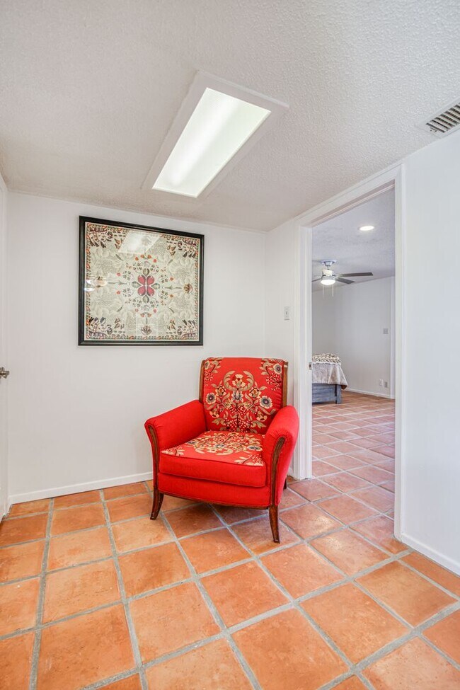 Building Photo - (Completely Furnished) Beautiful 1 bed/1 bath Apartment. With Pool  in the premises.