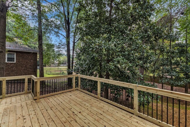 Building Photo - Fully Renovated Townhome - Downtown Wake Forest!