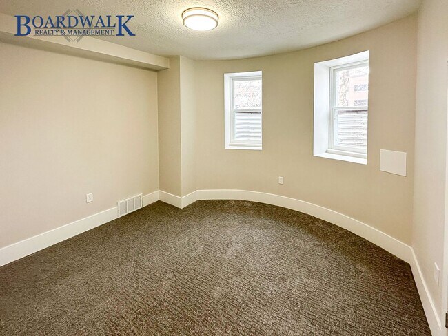 Building Photo - 1106 E S Temple St