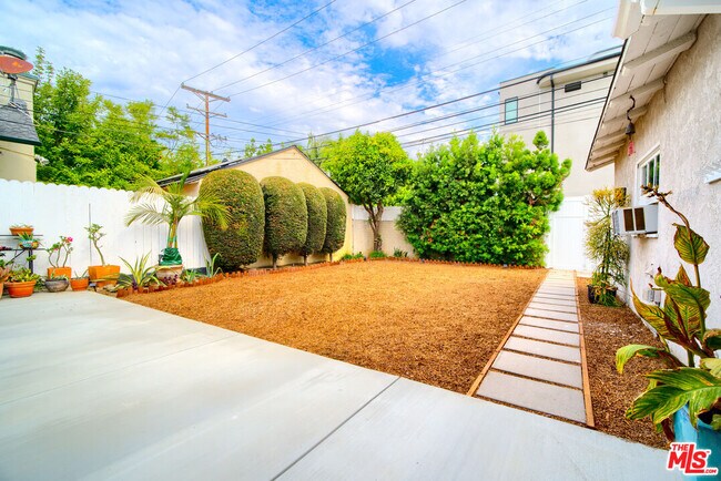 Building Photo - 3282 Stoner Ave