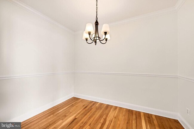 Building Photo - 922 S Washington St