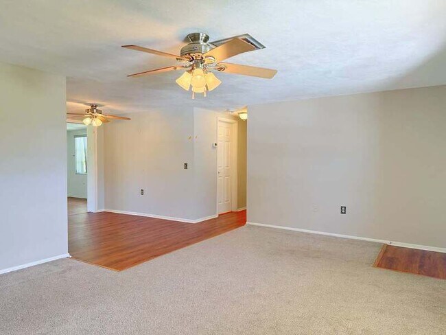 Building Photo - 5239 Eagle Dr