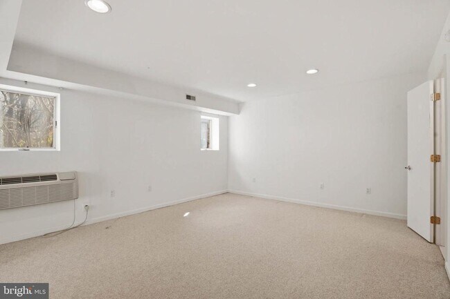 Building Photo - 6614 Corina Ct