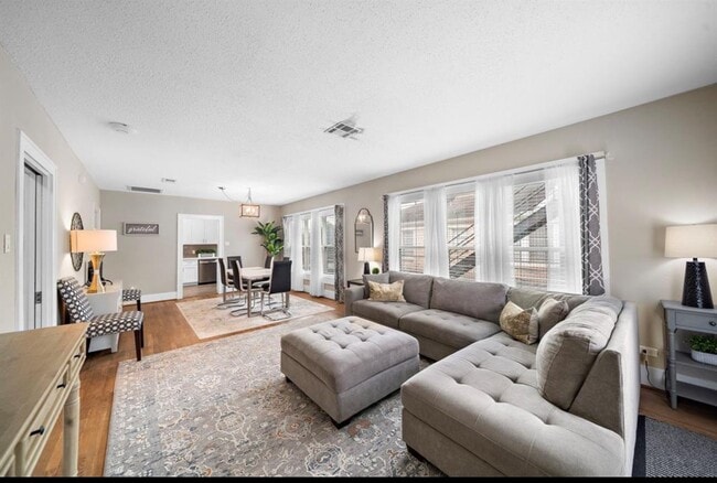 Building Photo - 1631 Castle Ct