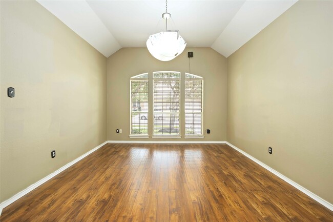 Building Photo - 2019 Shore Breeze Dr