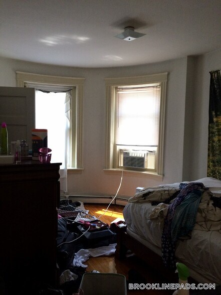 Building Photo - 208 Winthrop Rd