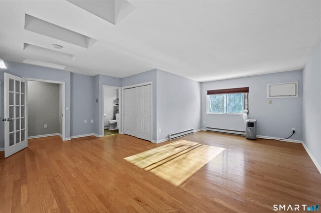 Building Photo - 187 Lovers Ln