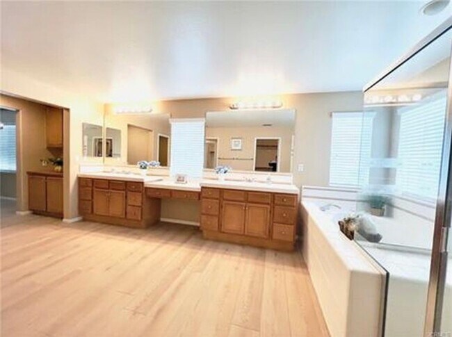 Building Photo - 17231 Greentree Dr
