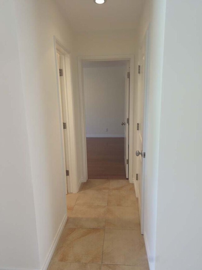 Building Photo - Gorgeous 3 bed 2.5 bath home with stunning Ocean Views and lots of natural light, in the highly s...
