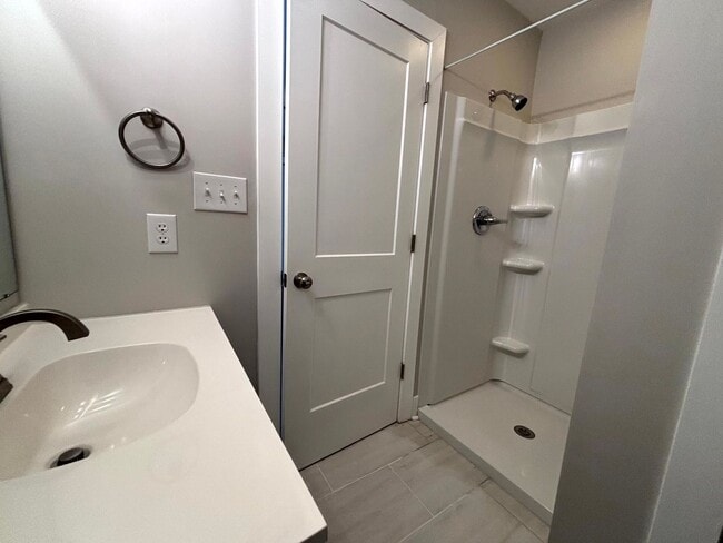 Building Photo - 575 Countrytown Dr