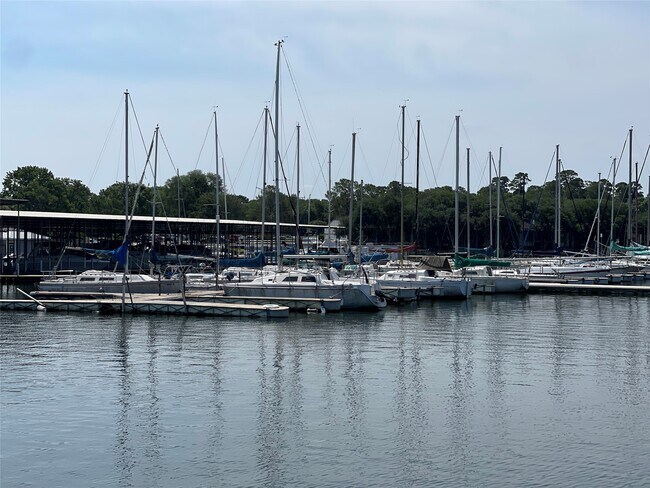 Building Photo - 12900 Walden Rd