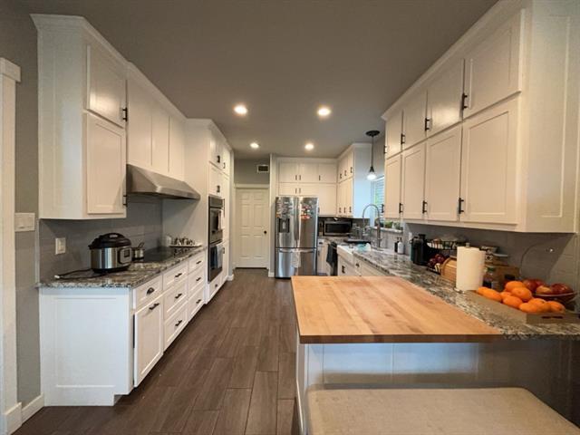 Building Photo - 3909 Meadow Dr