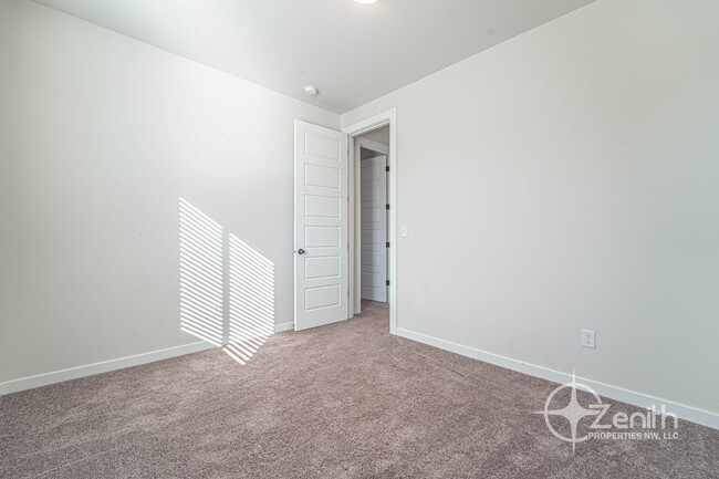 Building Photo - Move In By 12/31 + Pay No Rent Until Febru...