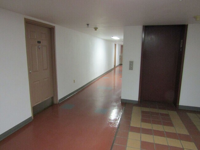 Building Photo - Fairmount East II - 2 Bedroom 2 Bath Middl...