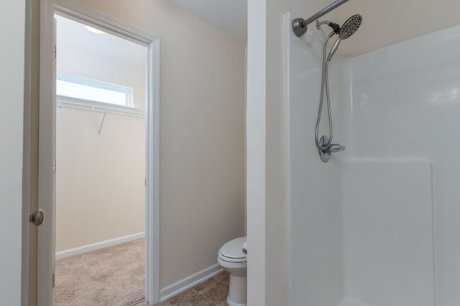 Building Photo - Amazing home in quiet and established neighborhood