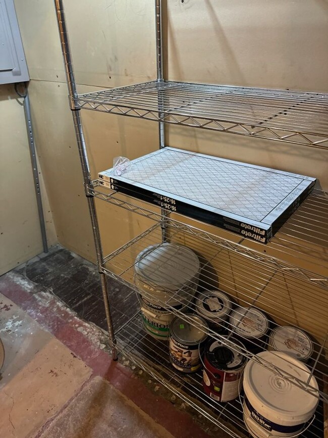 Building Photo - 3 bed, 2 bath home on the NW side