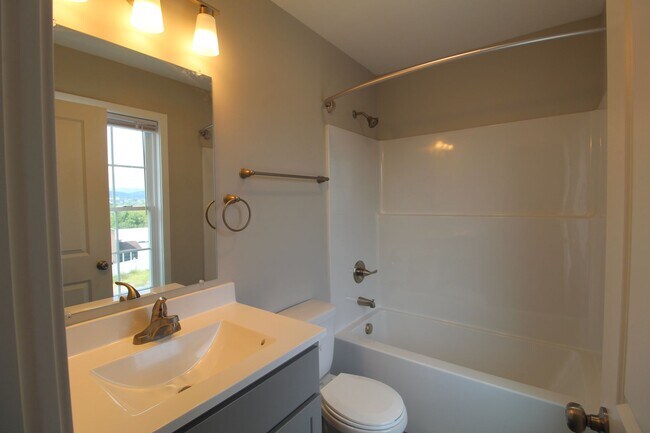 Building Photo - 101 Willowstone Court